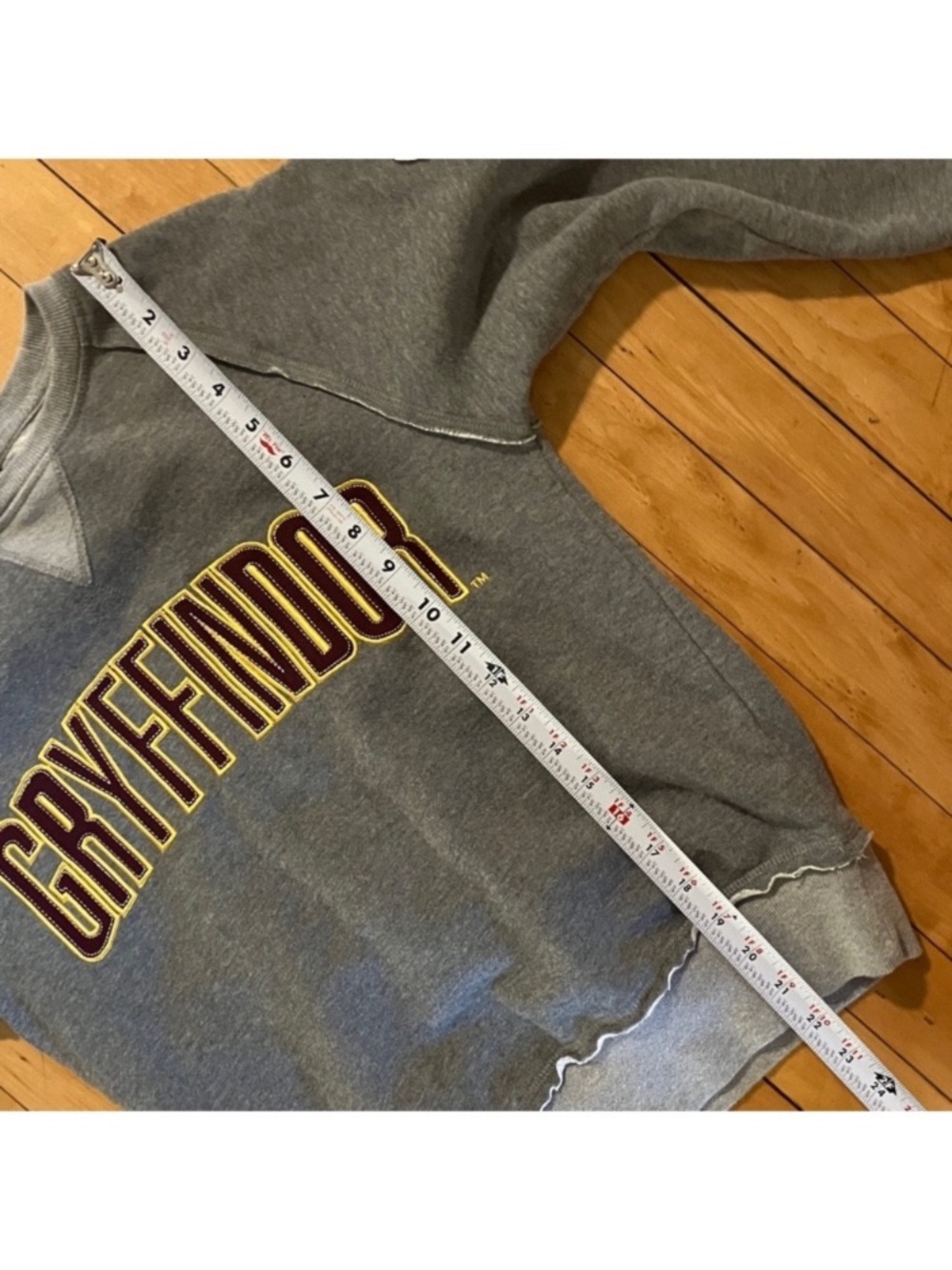 Harry Potter Gryffindor Gray Crewneck Sweatshirt Wizarding World Universal XS - Picture 9 of 10